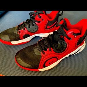Nike men’s basketball sneakers 8.5